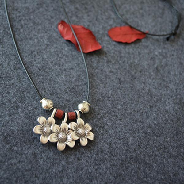 Vintage White Flower Necklace