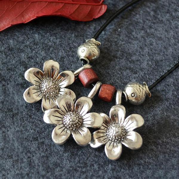 Vintage White Flower Necklace